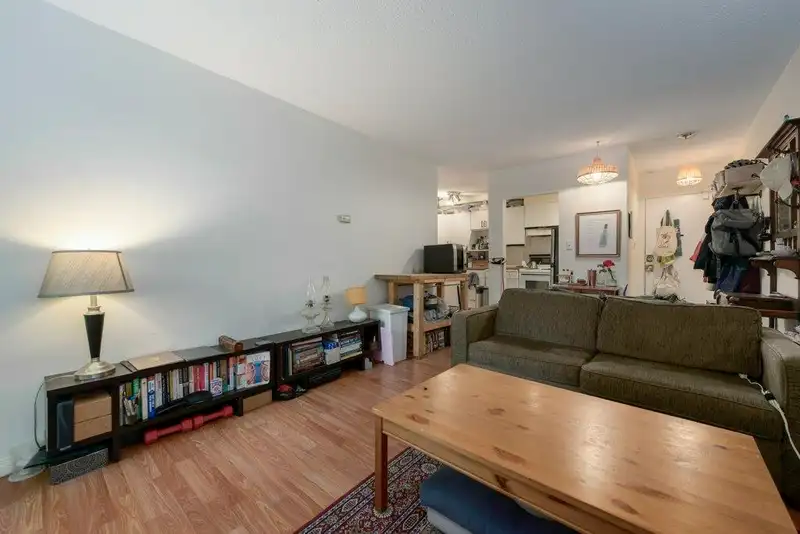 232 711 E 6TH AVENUE - photo 4 of 30