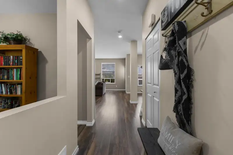 16 7067 189 STREET - photo 3 of 37