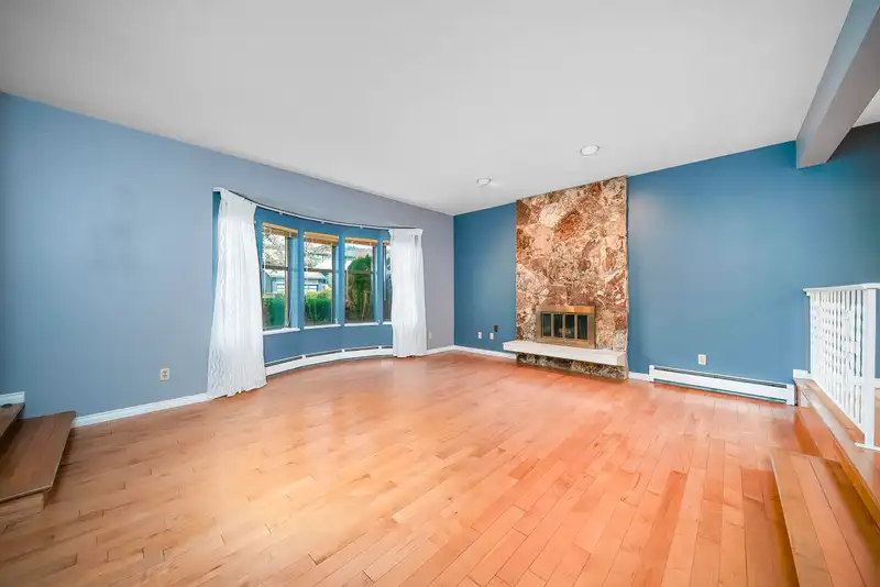 7850 WOODHURST DRIVE - photo 2 of 21