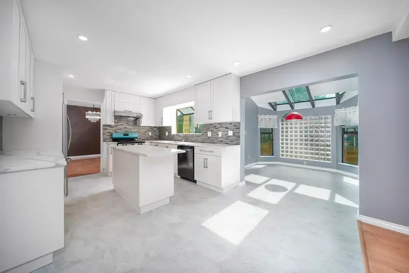 7850 WOODHURST DRIVE - photo 4 of 21