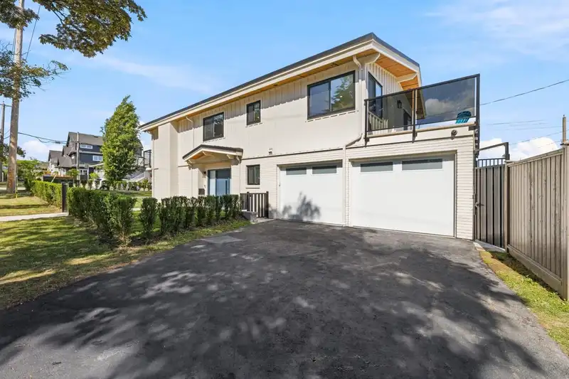 620 KASLO STREET - photo 2 of 40