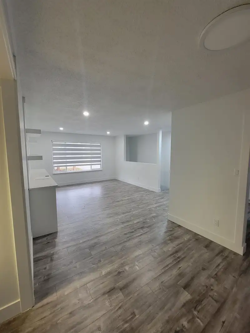 19877 48 AVENUE - photo 2 of 18