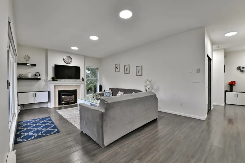 215 13918 72 AVENUE - photo 3 of 25