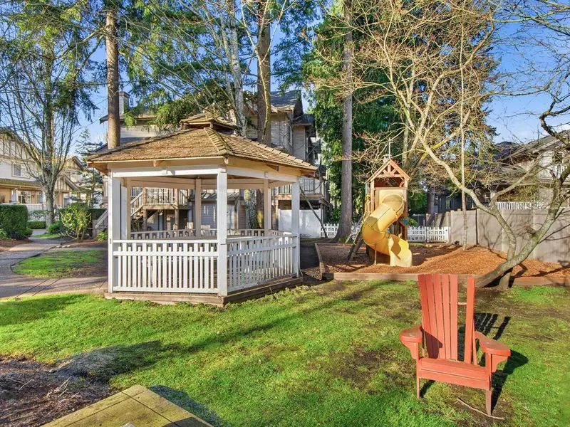 3 2678 KING GEORGE BOULEVARD - photo 2 of 24