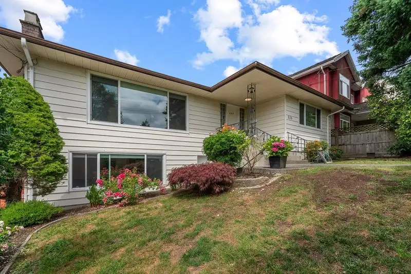 535 HOLDOM AVENUE - photo 3 of 39