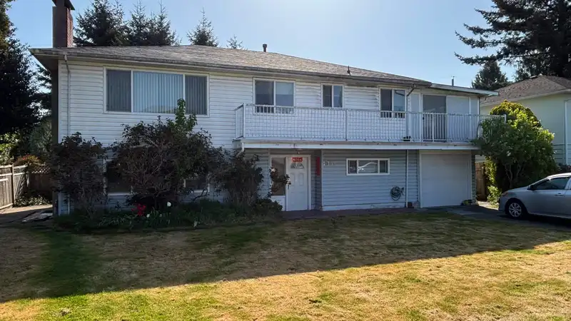 10120 AINTREE CRESCENT - photo 2 of 25