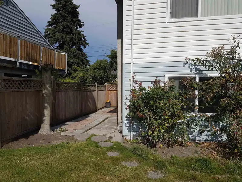 10120 AINTREE CRESCENT - photo 3 of 25