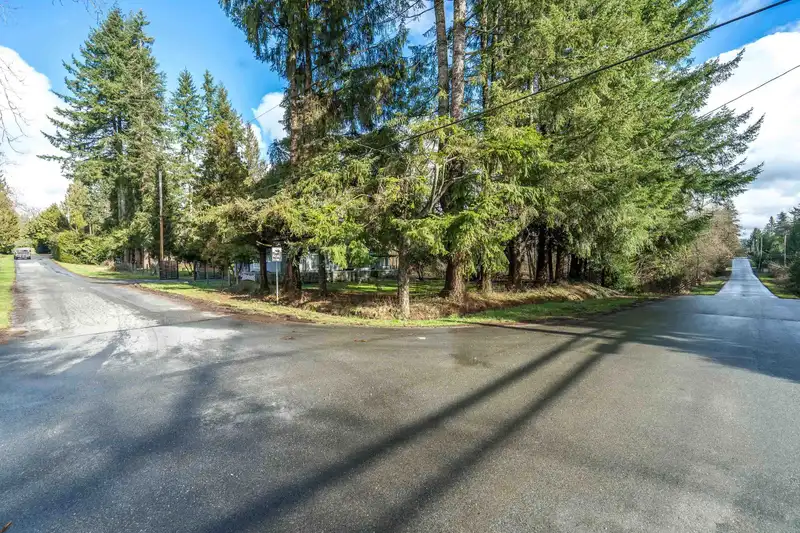 27601 104 AVENUE - photo 3 of 40