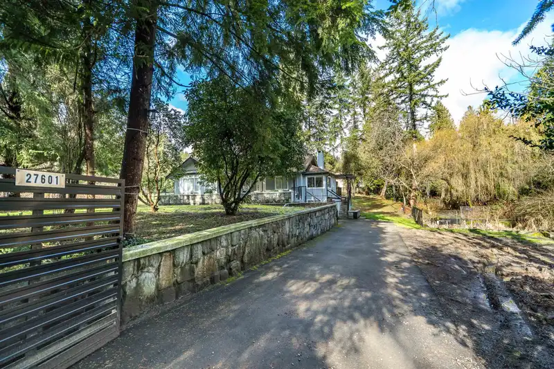 27601 104 AVENUE - photo 4 of 40