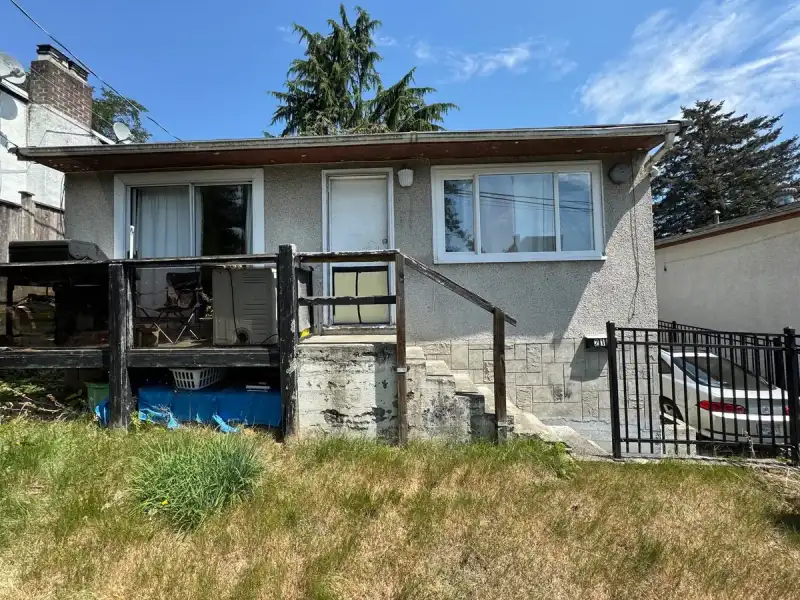 215 SHAW STREET - photo 1 of 1