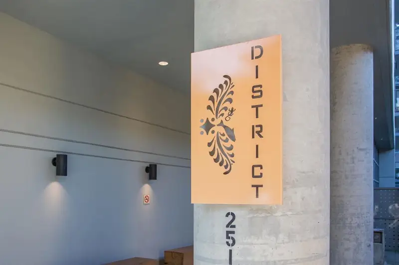 904 251 E 7TH AVENUE - photo 2 of 25