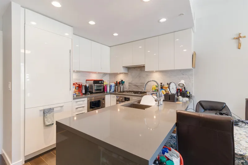 209 5638 BIRNEY AVENUE - photo 4 of 23