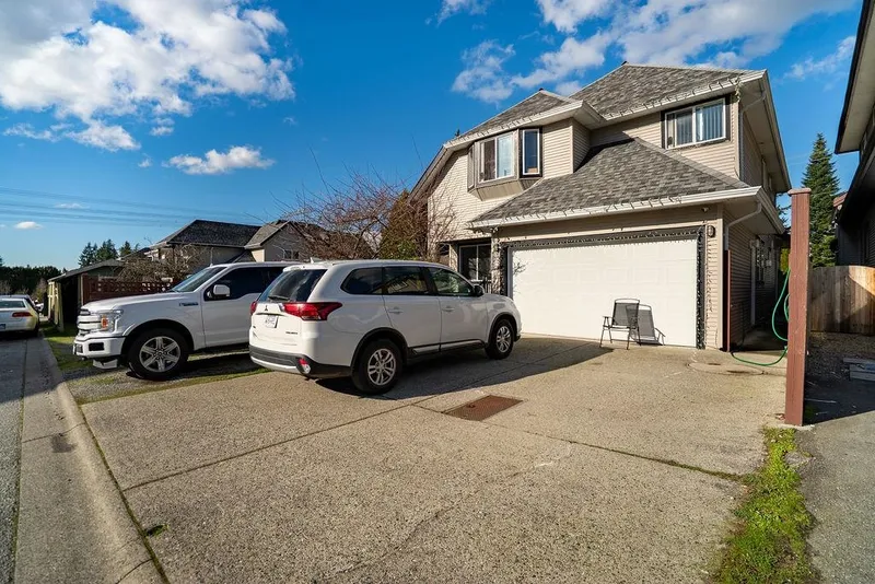 12560 64 AVENUE - photo 1 of 25