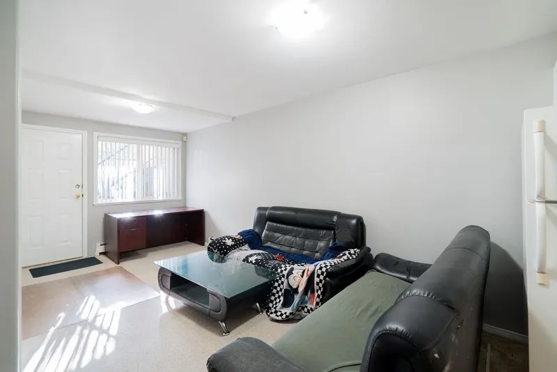 12560 64 AVENUE - photo 2 of 25