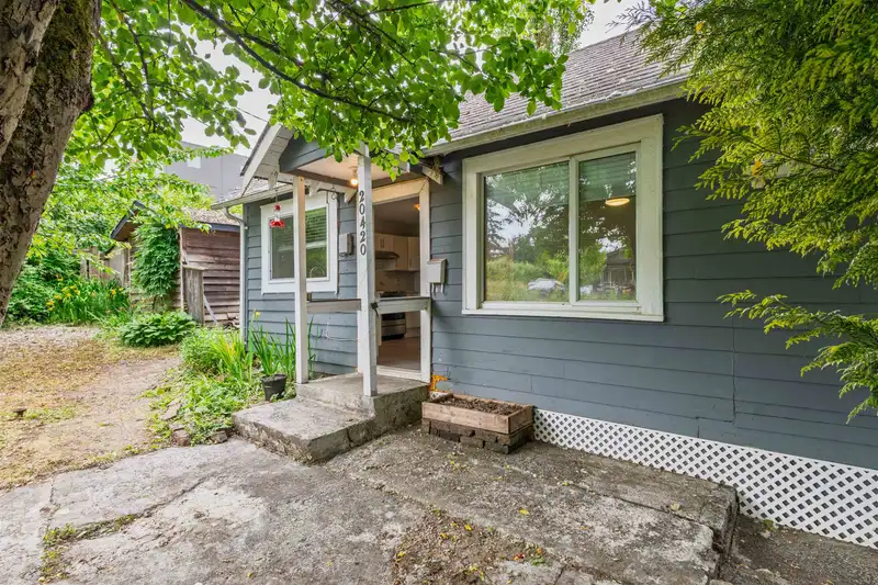20420 LORNE AVENUE - photo 1 of 30