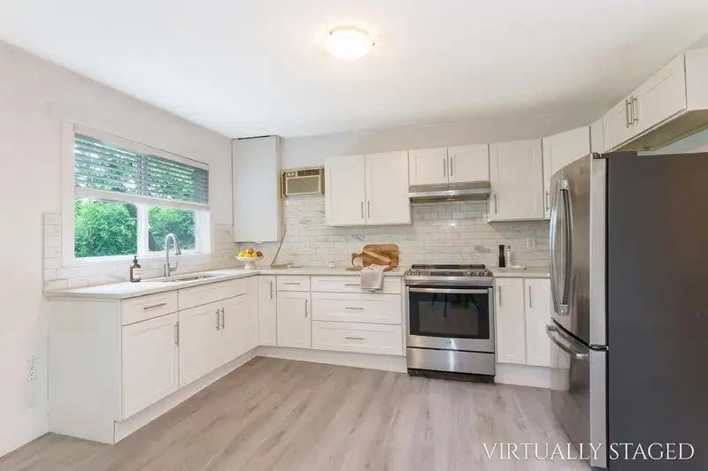 20420 LORNE AVENUE - photo 2 of 30