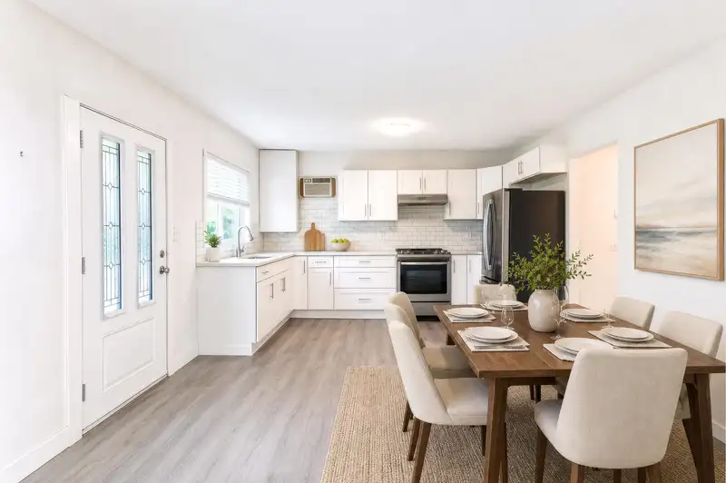 20420 LORNE AVENUE - photo 4 of 30