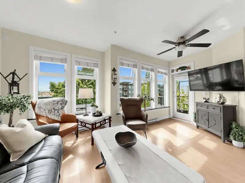 301 20058 FRASER HIGHWAY - photo 1 of 16