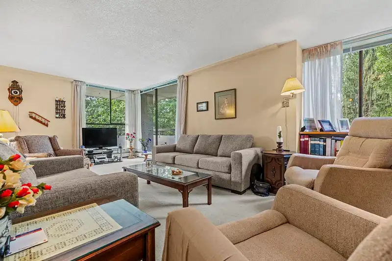 404 3737 BARTLETT COURT - photo 2 of 24
