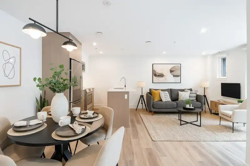 109 2085 E 1ST AVENUE - photo 1 of 36