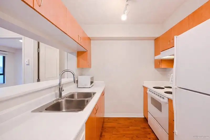 1902 5288 MELBOURNE STREET - photo 4 of 15