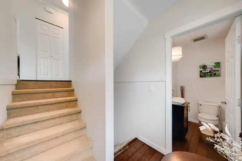 39 6956 193 STREET - photo 2 of 35