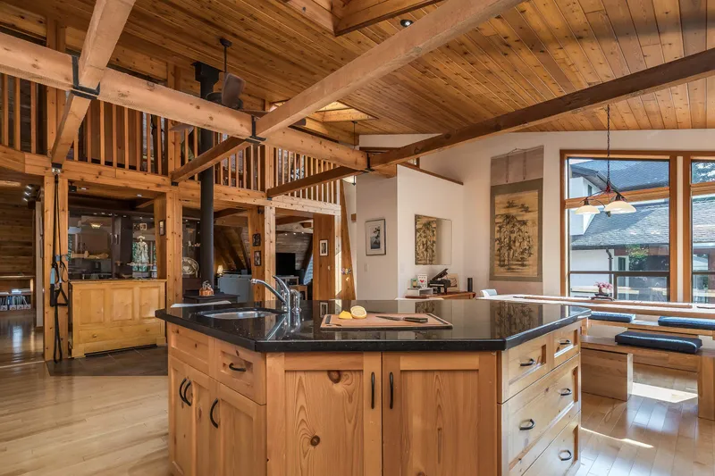 914 164 STREET - photo 4 of 25