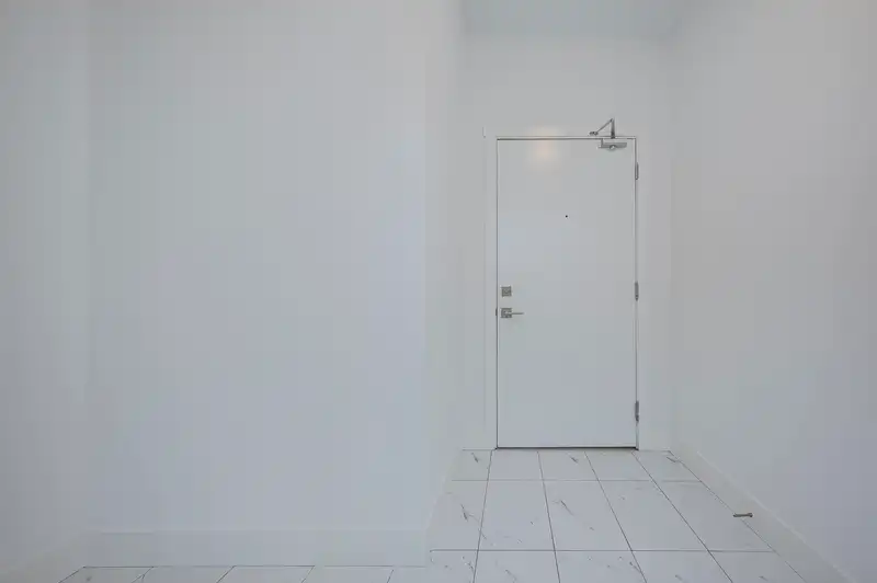 404 12310 222 STREET - photo 2 of 38