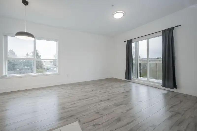 404 12310 222 STREET - photo 4 of 38