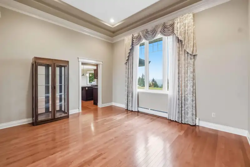 10270 ROLLEY CRESCENT - photo 4 of 37