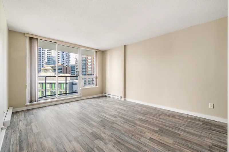 1606 1212 HOWE STREET - photo 2 of 18