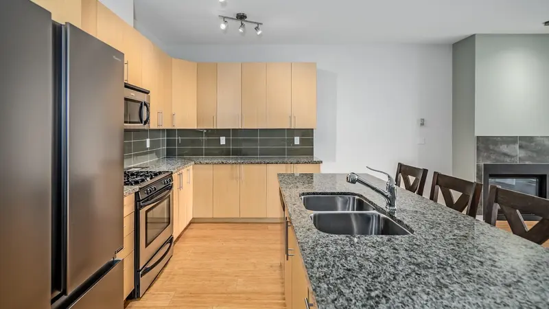 312 6233 LONDON ROAD - photo 3 of 25