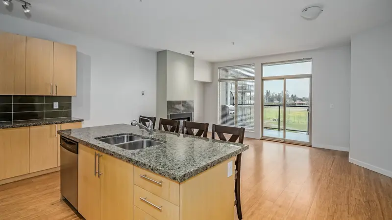 312 6233 LONDON ROAD - photo 4 of 25