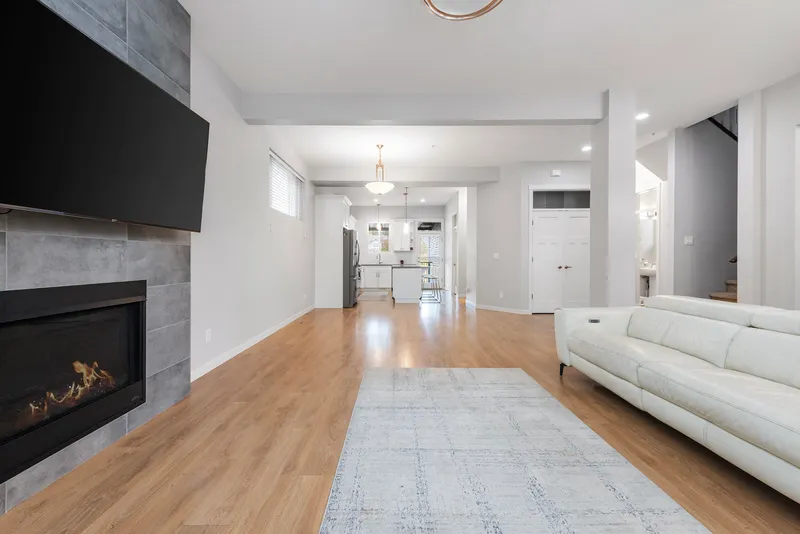 24375 112 AVENUE - photo 4 of 25