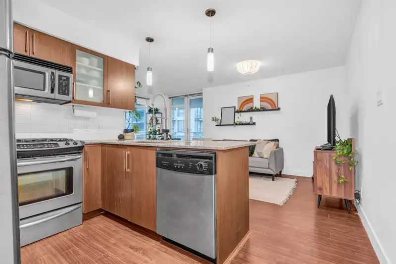 905 8068 WESTMINSTER HIGHWAY - photo 3 of 26