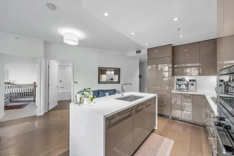 107 5189 CAMBIE STREET - photo 4 of 25