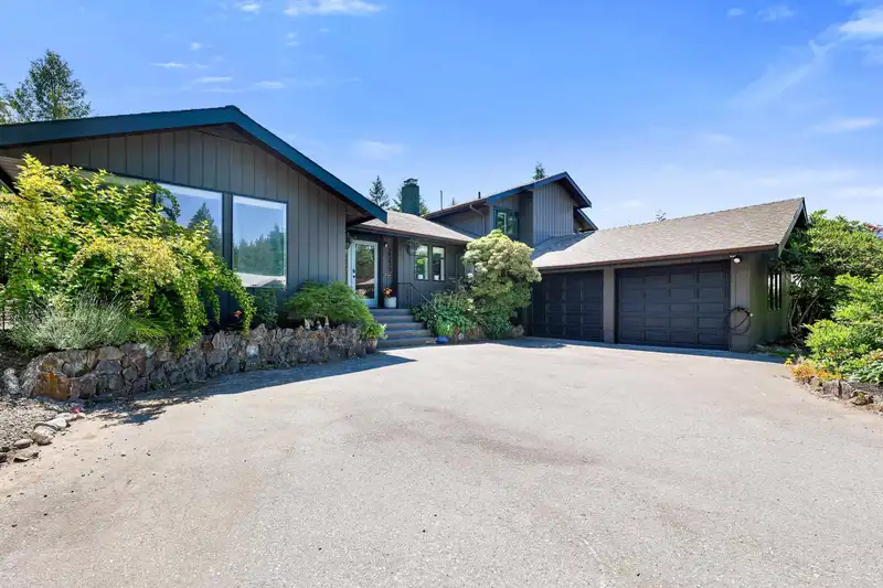 2539 JURA CRESCENT - photo 1 of 40