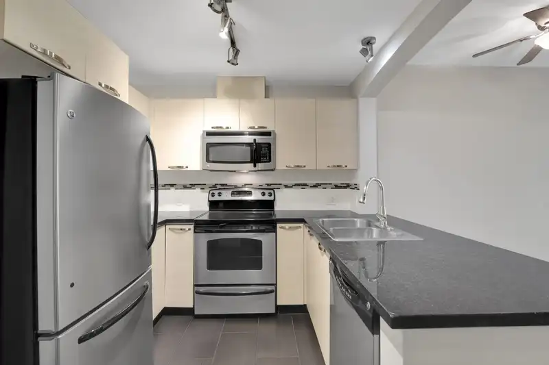 207 7428 BYRNEPARK WALK - photo 2 of 28