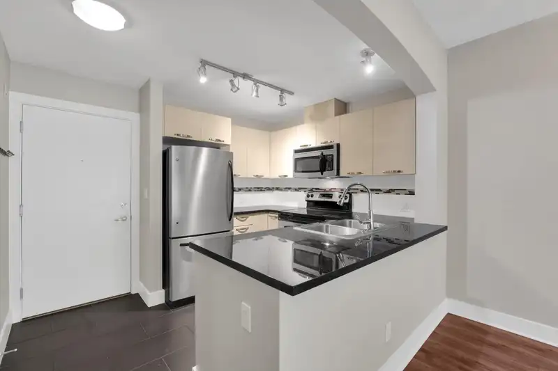207 7428 BYRNEPARK WALK - photo 4 of 28