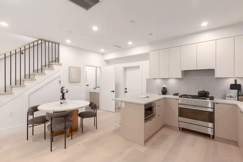 1559 E 21ST AVENUE - photo 3 of 20