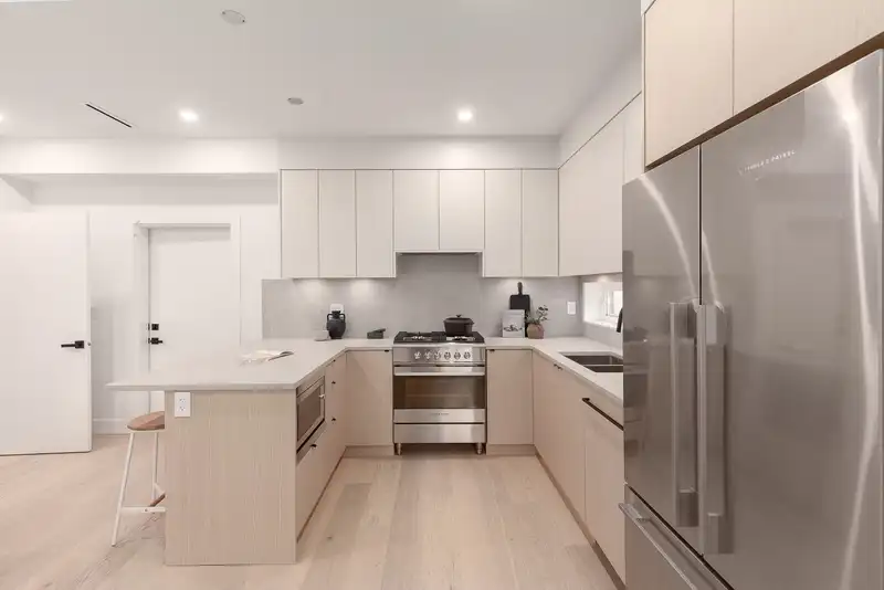 1559 E 21ST AVENUE - photo 4 of 20
