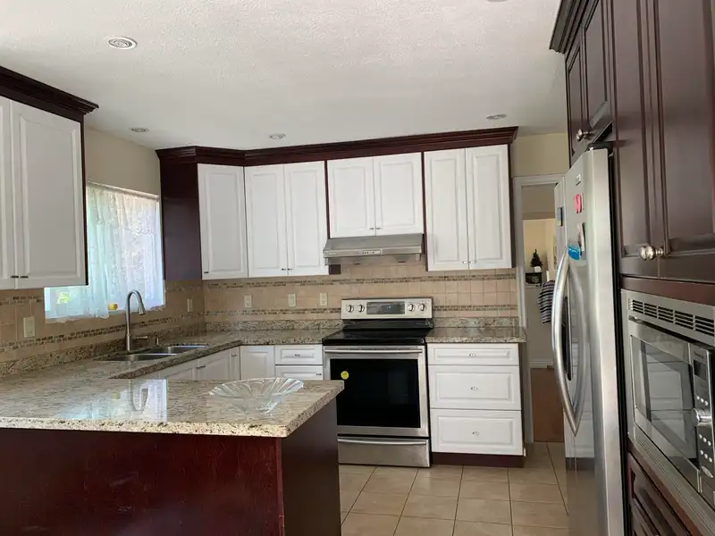 3650 LYNNDALE CRESCENT - photo 4 of 21