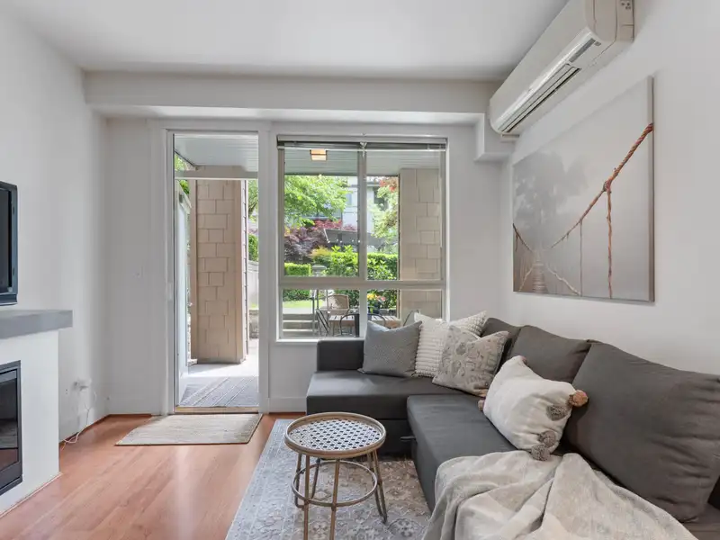 208 7428 BYRNEPARK WALK - photo 3 of 21