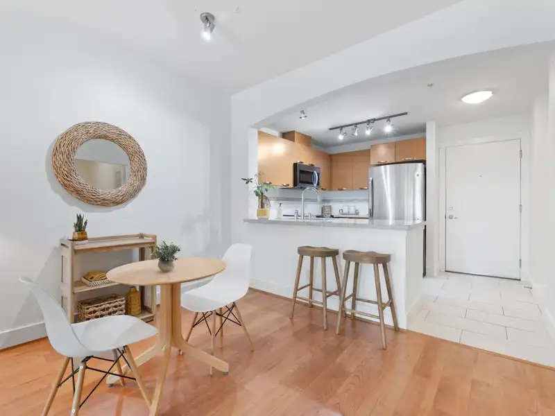 208 7428 BYRNEPARK WALK - photo 4 of 21
