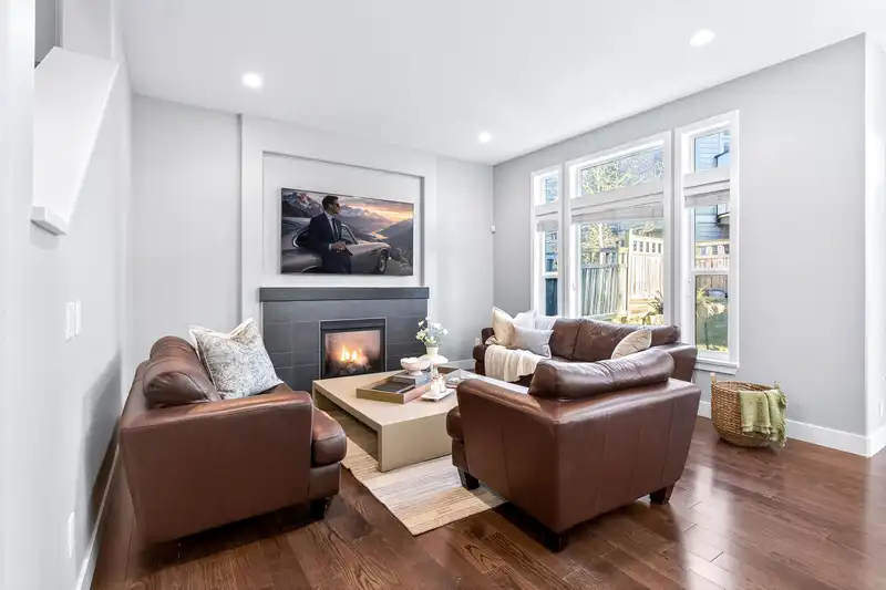 16088 28B AVENUE - photo 4 of 40