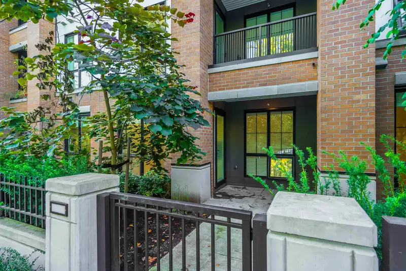 101 8327 201 STREET - photo 4 of 30