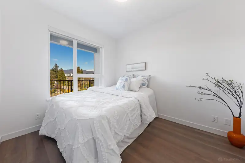 412 648 LEA AVENUE - photo 4 of 18