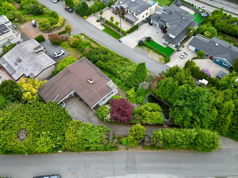 1230 QUEENS AVENUE - photo 2 of 29