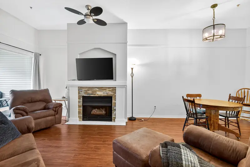 322 19528 FRASER HIGHWAY - photo 2 of 25