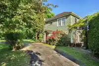 2200 WELLINGTON CRESCENT - thumbnail 2